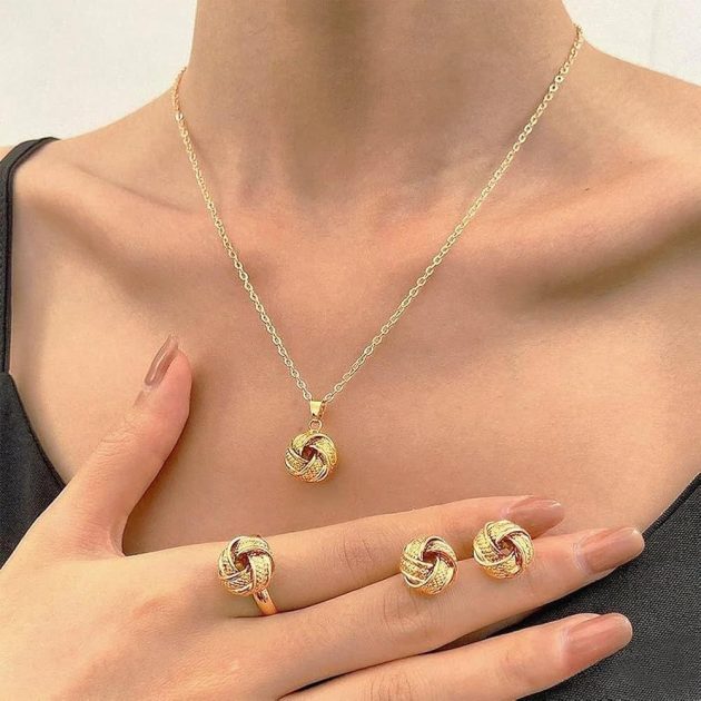 العقدة الجزائرية الأصيلة (knot) طقم المجوهرات الذهبي