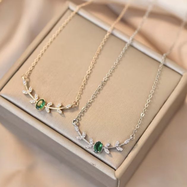 Amira Valmorin , Leaf Necklace NEW